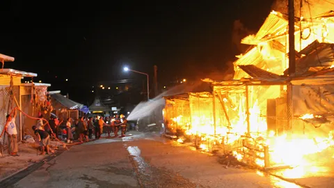 ไฟไหม้วอด