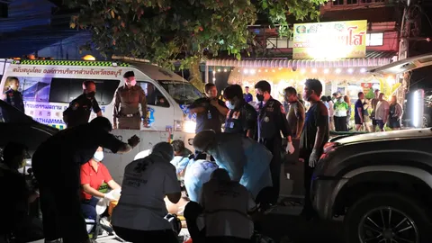 สยอง เก๋งซิ่งชนจ่าทหารเรือข้ามถนน ขาขาด ร่างกระแทกแบริเออร์ตายคาที่