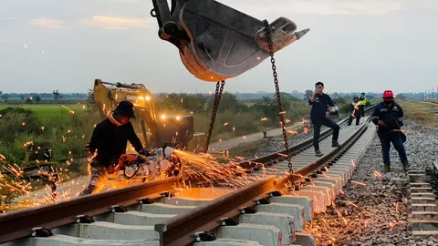 การรถไฟฯ เปิดเดินรถสายเหนือตามปกติ หลังกู้รถบรรทุกน้ำมันและซ่อมรางเรียบร้อย