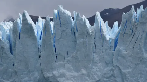 น้ำอุ่นกำลังละลายธารน้ำแข็งวันสิ้นโลก