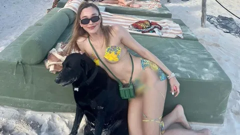 ลูกตาล อาริษา สาดความแซ่บไม่ยั้งกับชุดบิกินี เซ็กซี่ไม่มีเปลี่ยน