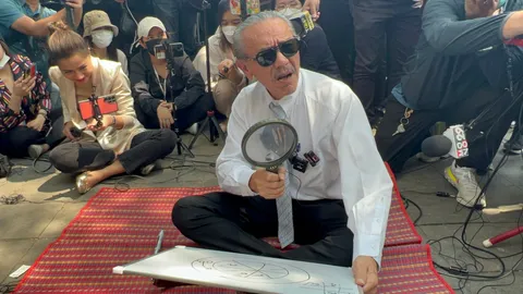 “ชูวิทย์” บุกทำเนียบขอพบ “ลุงตู่” ยื่นข้อมูลแฉขบวนการทุจริตในกระทรวงฯ