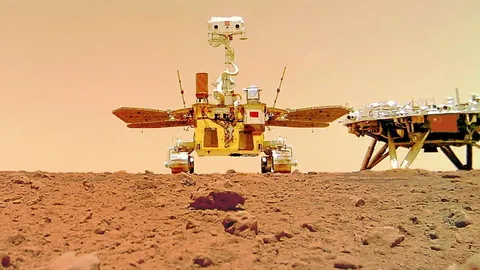 จู้หรงเผยหลุมอุกกาบาตตื้นบนดาวอังคาร