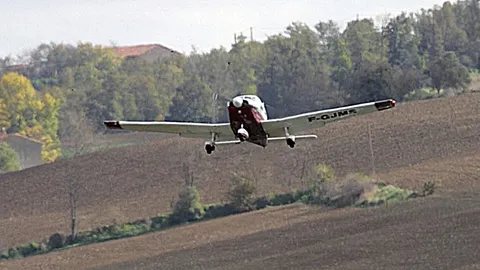 ช็อก ครูฝึกบินหัวใจหยุดเต้น ผู้ช่วยนึกว่าล้อเล่น นำเครื่องลงแล้วถึงรู้