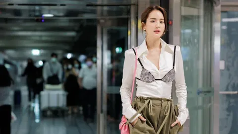 เปิดลุคแซ่บ โบว์ เมลดา ใส่บราตัวจิ๋ว เตรียมบินชมแฟชั่นวีกที่มิลาน 