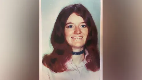 "ก้นบุหรี่" ช่วยไขคดีฆาตกรรมปริศนาหญิงสหรัฐฯ ที่ปิดไม่ลงกว่า 50 ปี 