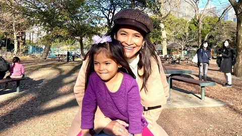 คุณยายเหน่ง สอน น้องมีญ่า หลังหลานถูกทักดำขึ้น เกิดคำถามผิวดำไม่สวยเหรอ