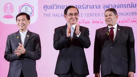 "บิ๊กตู่" อมยิ้มรับ หลังรองอธิการบดีจุฬาฯ ผิดคิวกล่าวต้อนรับ "นายกฯ ประวิตร"