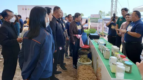 มทร.อีสาน ถ่ายทอดเทคโนโลยีผลิตข้าวหอมมะลิมีเทนต่ำ แก่เกษตรกรที่ทุ่งกุลาร้องไห้