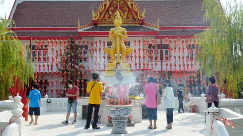 ศรัทธาหลั่งไหล คอหวยส่อง "เลขเด็ด" ธูปมงคล "ท้าวเวสสุวรรณ" วัดพังม่วง