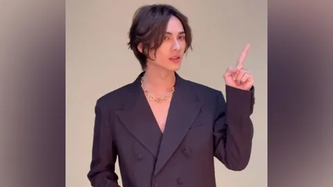 เปลี่ยนไปแทบจำไม่ได้ แน็ก ชาลี ใช้ความหล่อเป็นแล้ว ลุคนี้ทำสาวๆ ตายเรียบ (คลิป)