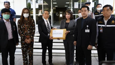 "ปดิพัทธ์" ยื่นหลักฐาน ทุจริตบ้านพักสวัสดิการทหาร ตามคำท้า "ประยุทธ์"