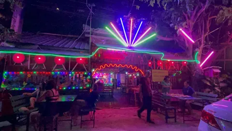 เปิดใจลุงใหญ่ เจ้าของร้านคาเฟ่เมืองปทุมฯ หวังให้คาเฟ่ตลก-นักร้องอยู่คู่ไทย