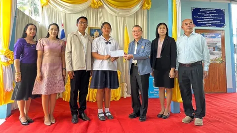 สมาคมฯพระปกเกล้า รวมพันธมิตร ส่งมอบบ้านถวายพ่อของแผ่นดินให้ชาวอู่ทอง