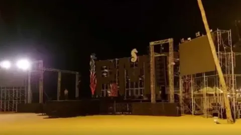 แชร์ว่อน คลิปโจ๋งครึ่ม "สาวไทย-หนุ่มฝรั่ง" โชว์สยิวริมหาดพัทยา (คลิป)