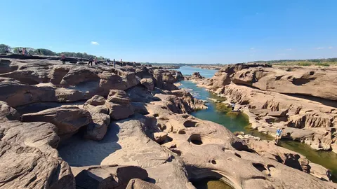 สามพันโบกโผล่ให้มาท่องเที่ยวอีกครั้ง สร้างรายได้แก่ชุมชนช่วงแม่น้ำโขงแห้ง