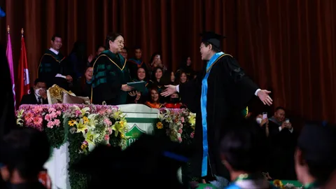 ไวรัลรับปริญญามิติใหม่ ฉีกกฎเดิมให้ "บัณฑิต" ครีเอทท่าโพสตามใจชอบ