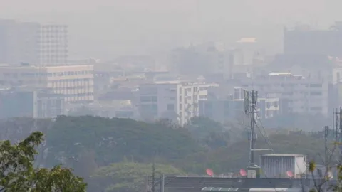 มลพิษ "เชียงใหม่" หนัก ฝุ่น PM 2.5 หนาแน่น เกินมาตรฐาน แนะ ปชช.สวมหน้ากาก