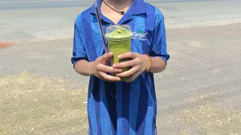 แห่ให้กำลังใจ "เด็กน้อย" เพิ่งเปิดร้านช่วงปิดเทอม กลับโดนติแรงน้ำปั่นไม่อร่อย