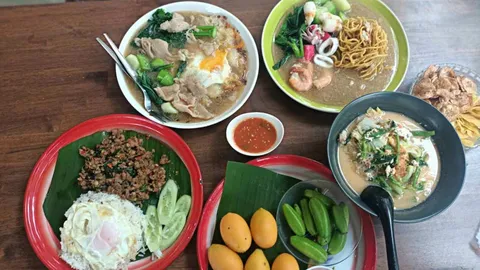 มากกว่าเส้นใหญ่กรอบ ราดหน้าเฮียอ้วน จ.อุทัยฯ กินในสวนชมธรรมชาติชิมผลไม้