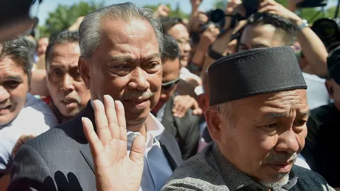 "มูห์ยิดดิน ยัสซิน" อดีตนายกฯ มาเลเซีย ถูกตั้งข้อหาทุจริตคอร์รัปชัน