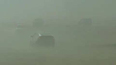 มองโกเลียตอนใต้เผชิญพายุฝุ่นทรายรุนแรง