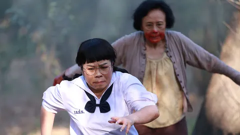 ครูเพ็ญศรีกับเลดี้ปอบ EP.1 ตุ๊กกี้ ใส่ชุดนักเรียนย้อนวัย วิ่งหนีปอบหยิบในตำนาน