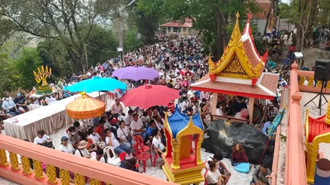 วัดแทบแตก สายมูเนืองแน่น แห่ร่วมพิธีปลุกเสกฯ "วัดเขาไม้แดง" (คลิป)