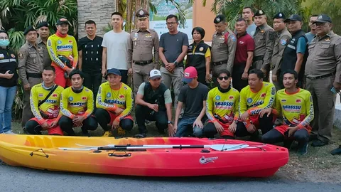 กัปตันเรือยอชต์ ช่วย 2 นทท.พายเรือคายัดเข้าฝั่ง หลังลอยคอเกาะรังใหญ่