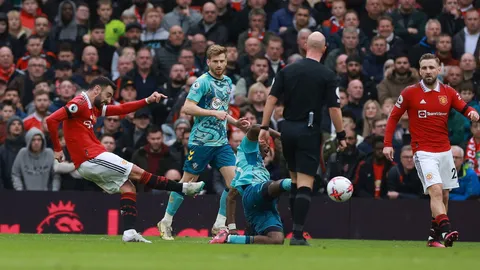 ไล่คาเซมิโร "แมนยูฯ" 10 คน เปิดรังเจ๊า "เซาแธมป์ตัน" ไร้ชัย 2 นัดติดพรีเมียร์ลีก