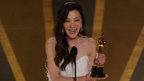 ประวัติ มิเชล โหย่ว (Michelle Yeoh) ชาวเอเชียคนแรกที่คว้ารางวัลนักแสดงนำจากเวทีออสการ์ 2023