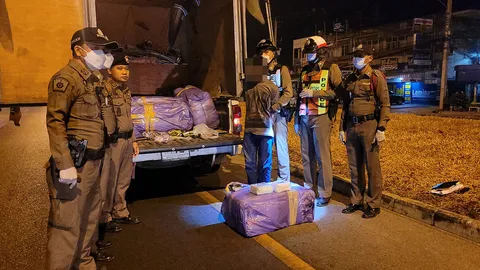 จับไอซ์ 100 ล้าน คาด่านชะอำ หนุ่มอ้างรับจ๊อบ ส่งจากกรุงลงนราธิวาส (คลิป)