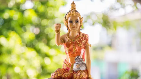 คาถาบูชานางกวัก เรียกทรัพย์ ค้าขายดี พร้อมวิธีบูชาด้วยธูป 9 ดอก