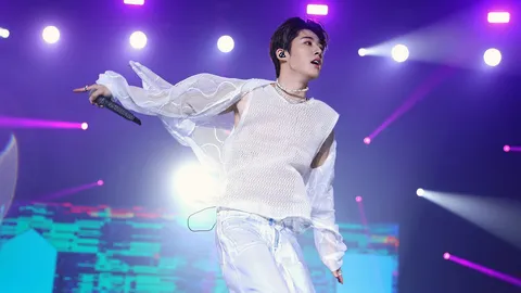 “บีไอ” พลังล้นเพอร์ฟอร์มเป๊ะ เต้นสุด ร้องสด จัดเต็มเปิดเอเชียทัวร์แรกที่ไทย