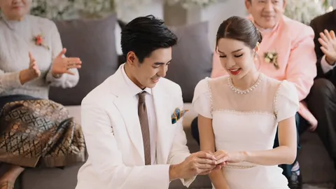 ชื่นมื่น หญิง เดอะสตาร์ ควงหนุ่มนักธุรกิจโปรไฟล์ดี เข้าพิธีหมั้นสุดอบอุ่น