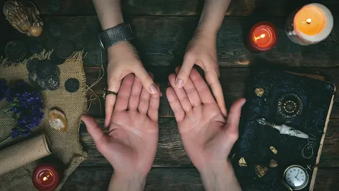 ชาวบ้านย่านตลาดคำไฮ เตือนภัยให้ระวังมิจฉาชีพหลอกดูดวงแล้วรีดไถเงินค่าครูจนเหยื่อหลงกล