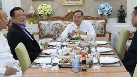 “อนุทิน” เผย กินข้าว “บิ๊กป้อม” คุยการเมือง ร่วมรัฐบาลหน้า "กัญชา" ต้องผ่าน