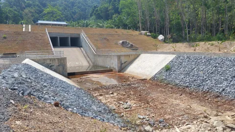 คนพังงาร้อง ชลประทานสร้างทำนบ งบฯ 48 ล้าน รั่ว ใช้งานไม่ได้