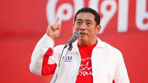 เลือกตั้ง 2566 : เวทีปราศรัยเพื่อไทยชลบุรีเดือด “สนธยา” ซัด อดีตลูกน้องกำนันเป๊าะ