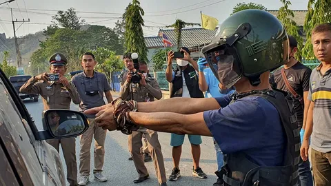 รวบ ร.ท. รัว 15 นัด หน่วยรบพิเศษ ดับกระบะตู้ทึบ แค้นเยาะเย้ยเมียรถชน (คลิป)