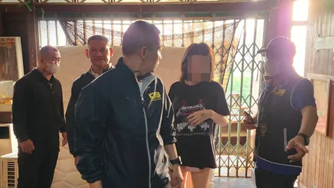 บุกจับ "นารา เครปกะเทย" หลอกขายกล่องสุ่ม นำตัวสอบปากคำ-ดำเนินคดี บก.ปคบ. (คลิป)