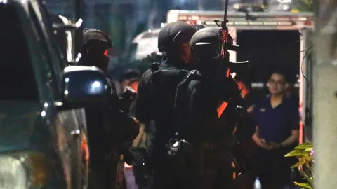 วิสามัญฯ หนุ่มคลั่ง กราดยิง 3 ศพ หลังก่อเหตุระทึก 15 ชม. ญาติเหยื่อโวย ตร.ล่าช้า (คลิป)