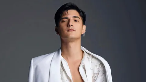 "ชิน ชินวุฒ" แฮปปี้คบ "‘ลิลลี่" เล่าชีวิตเหมือนกับเพลง "เหมือนเดิม (You&I)"