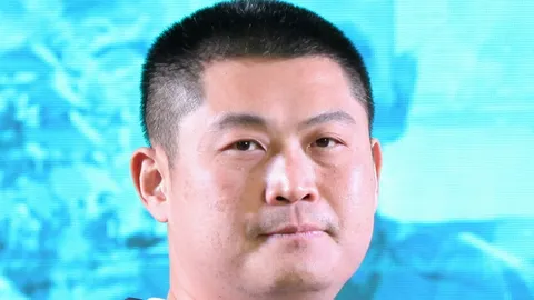 "พ.ต.อ.ปราโมทย์" เข้าครัวโชว์ฝีมือทำกับข้าวให้ลูกน้องกินด้วยเอง