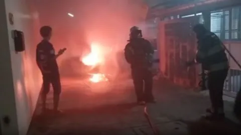 ไหม้ระทึก "รถติดแก๊ส" ไฟวอดห้องเครื่อง เจ้าของงงเพิ่งเข้าอู่จูน LPG (คลิป)