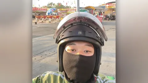 คลิปไวรัล เมื่อไรเดอร์มารับออเดอร์อาหาร แล้วต้องยืนงงในดง "ราชาปลาเผา"