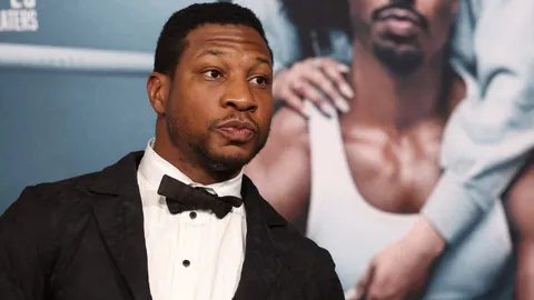 ตร.นิวยอร์กจับกุม ‘โจนาธาน เมเจอร์ส’ นักแสดงชื่อดัง ข้อหาทำร้ายร่างกาย