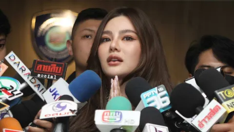 ดิว อริสรา มาตามนัด เข้าให้ปากคำตำรวจไซเบอร์ คดีเว็บพนัน "มาเก๊า 888" (คลิป)