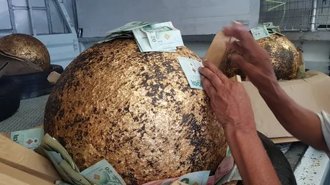 คอหวยส่องทะเบียนรถ รับลูกนิมิต วัดสว่างอารมณ์ เสี่ยงโชคงวด 1 เม.ย. 66