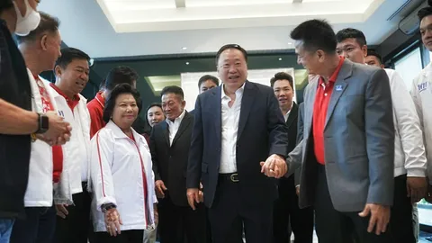 เลือกตั้ง 2566 : สุดอบอุ่น "พ่อมดดำ" กลับซบเพื่อไทย มั่นใจทำตะวันออกแลนด์สไลด์